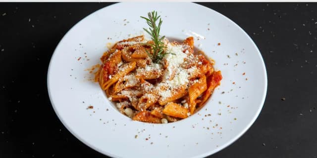 Penne arabiata przepis – prosty sposób na pikantne włoskie danie Penne arabiata przepis – prosty sposób na pikantne włoskie danie