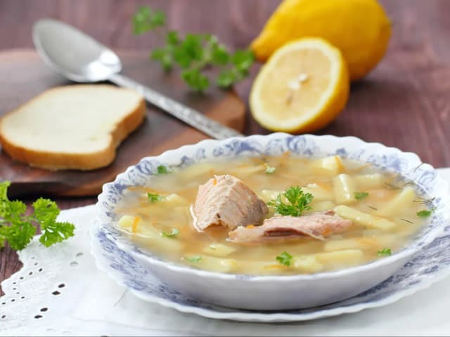 Jak ugotować zupę rybną, aby zachwycić smakiem i aromatem Jak ugotować zupę rybną, aby zachwycić smakiem i aromatem