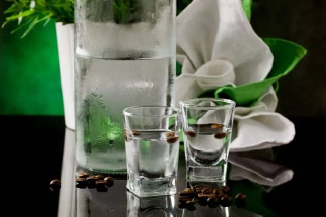 Najlepsze drinki z sambuca, które zaskoczą Twoich gości Najlepsze drinki z sambuca, które zaskoczą Twoich gości