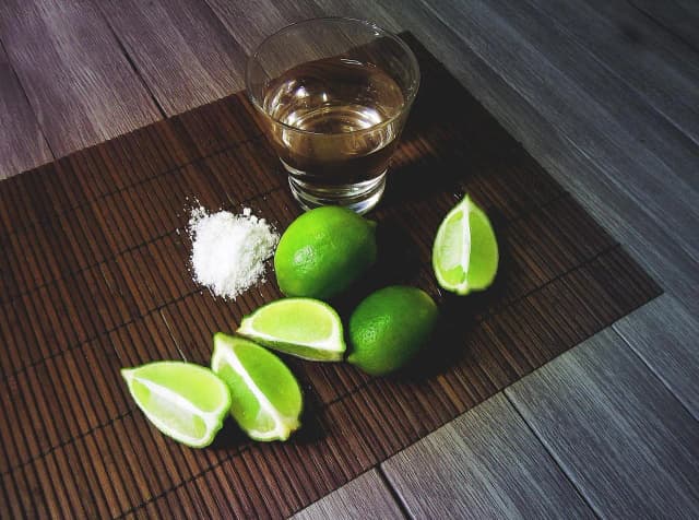 Z czym pić tequilę w drinku? Odkryj najlepsze połączenia smakowe Z czym pić tequilę w drinku? Odkryj najlepsze połączenia smakowe