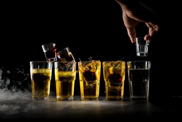 Jak przygotować idealny jager bomb drink - przepis i porady Jak przygotować idealny jager bomb drink - przepis i porady