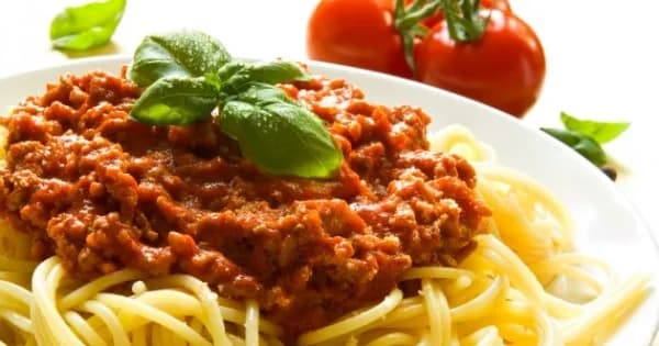 Ile waży makaron spaghetti? Poznaj idealne porcje i kalorie Ile waży makaron spaghetti? Poznaj idealne porcje i kalorie