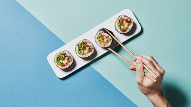Czy sushi się podgrzewa? Odkryj, jak jeść sushi na ciepło Czy sushi się podgrzewa? Odkryj, jak jeść sushi na ciepło