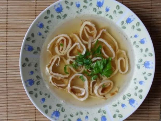 Jaka zupa do naleśników? Odkryj najlepsze połączenia smakowe Jaka zupa do naleśników? Odkryj najlepsze połączenia smakowe