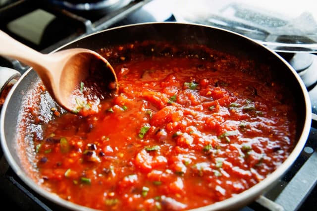 Jak pasteryzować sos do spaghetti z mięsem mielonym - uniknij błędów Jak pasteryzować sos do spaghetti z mięsem mielonym - uniknij błędów