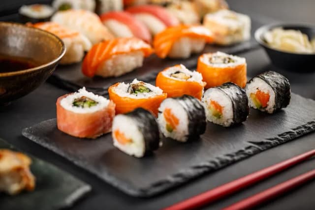 Czy można jeść sushi na drugi dzień? Sprawdź ryzyko zatrucia pokarmowego Czy można jeść sushi na drugi dzień? Sprawdź ryzyko zatrucia pokarmowego