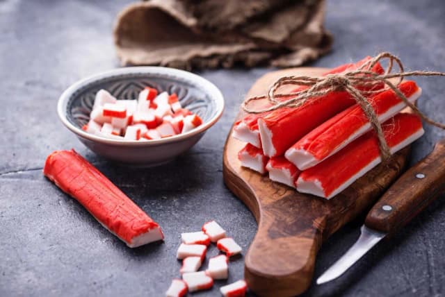 Jak przygotować surimi do sushi - proste przepisy i porady Jak przygotować surimi do sushi - proste przepisy i porady