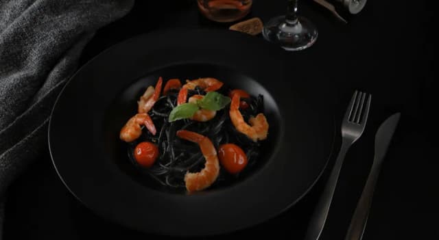 Czarne spaghetti przepisy: odkryj wyjątkowe dania na każdą okazję Czarne spaghetti przepisy: odkryj wyjątkowe dania na każdą okazję