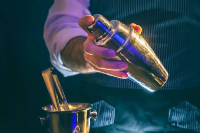 Gdzie kupić shaker do drinków? Sprawdź najlepsze oferty i porady Gdzie kupić shaker do drinków? Sprawdź najlepsze oferty i porady