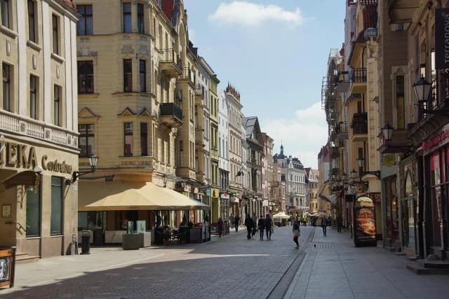 Gdzie na drinka w Toruniu? Odkryj najlepsze miejsca na wieczór Gdzie na drinka w Toruniu? Odkryj najlepsze miejsca na wieczór
