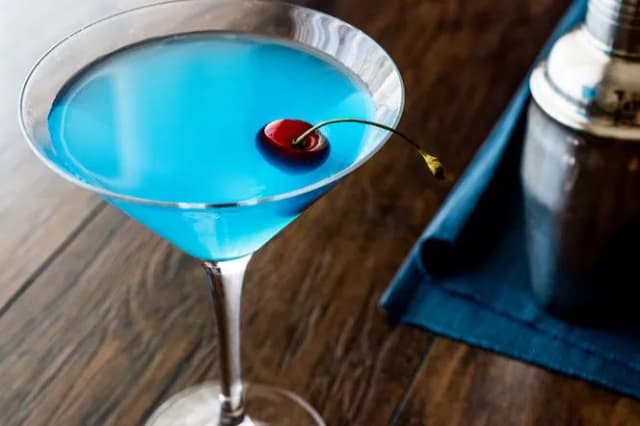 Jak przygotować znakomity drink Blue Moon - przepis i porady Jak przygotować znakomity drink Blue Moon - przepis i porady