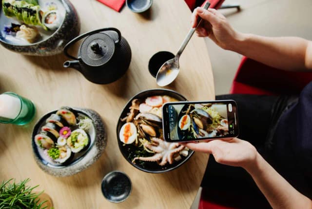Jak się je sushi na ciepło czy zimno? Odkryj sekrety podawania Jak się je sushi na ciepło czy zimno? Odkryj sekrety podawania